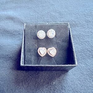 2 Earrings Studs Heart and Round Cut Moissanite main Stone